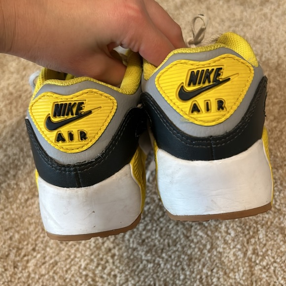 Nike air smiley face shoes. - Picture 8 of 10